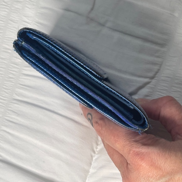 VINTAGE Authentic Epi Blue Luis Vuitton Wallet - Picture 3 of 14